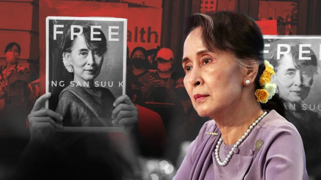ကင်မရာတစ်ဖက်ခြမ်းကို ငေးကြည့်နေတဲ့ ဒေါ်အောင်ဆန်းစုကြည်နဲ့ သူ့ကို လွှတ်ပေးဖို့ ဆန္ဒပြနေတဲ့ဓာတ်ပုံတို့ကို ပေါင်းစပ်ထားတာဖြစ်ပါတယ်။ 