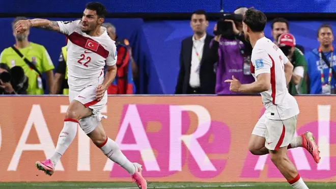 Kaan Ayhan gol sevinci yaşıyor