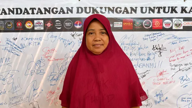 Haeriah, 53 tahun, masih menantikan realisasi janji pemerintah dan Jakpro setelah ia kehilangan tempat tinggal dan lahan pertaniannya di Kampung Bayam.