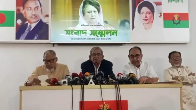 সংবাদ সম্মেলনে বিএনপি মহাসচিব মির্জা ফখরুল ইসলাম আলমগীরসহ দলের নেতারা