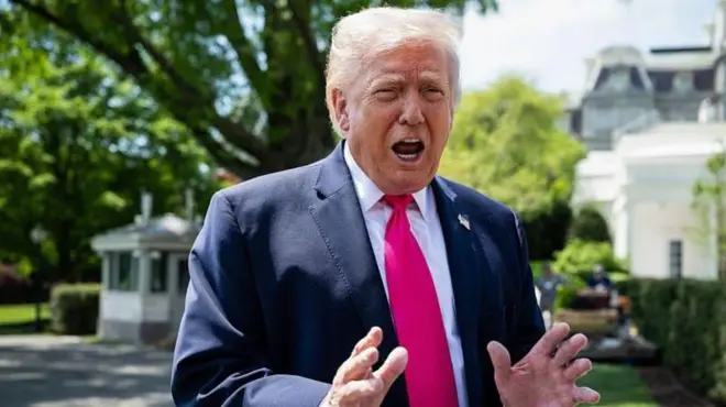 டொனால்ட் டிரம்ப் 