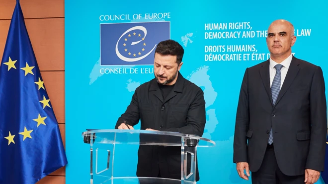 Зеленский во время церемонии подписания договора о создании трибунала в Страсбурге