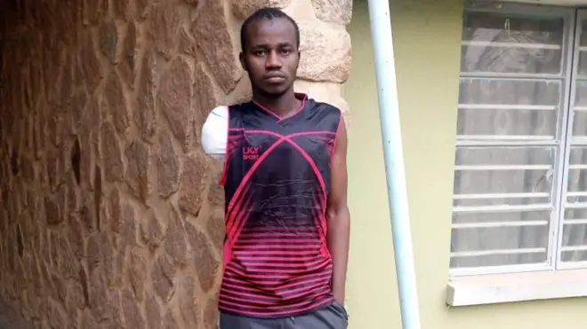 Salisu lose one arm as e dey try separate fight