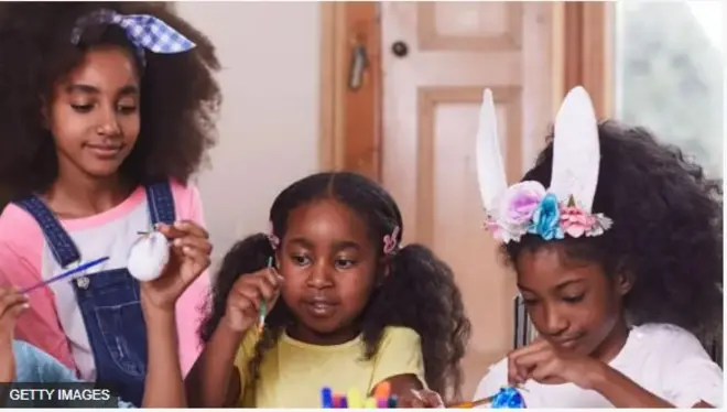 Àwọn ọmọdébìnrin tí wọ́n ń ṣeré 