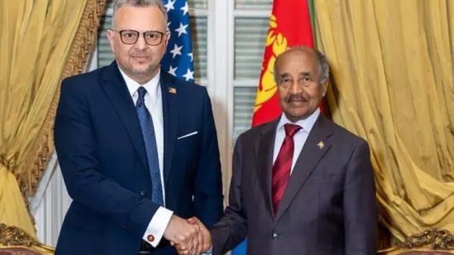 መስዓድ ብሎስን ዑስማን ሳልሕን ሰላምታ እናተለዋወጡ