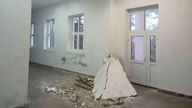 Deo tavanice u čekaonici renovirane železničke zgrade u Ćupriji obrušio se početkom decembra