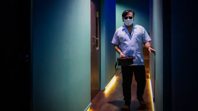 จ﻿ากคนตาดี สู่คนตาบอด กับชีวิตใหม่ในชีวิตที่มืดมิดตอนวัยเกือบ 60 ปี