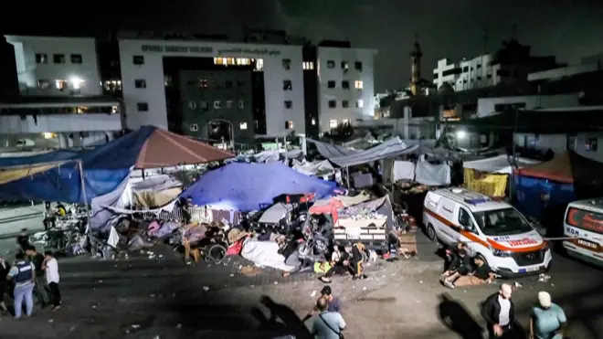 مجمع الشفاء الطبي بعد مداهمة الجيش الإسرائيلي