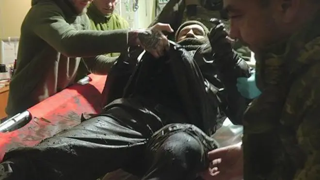 Mtu huyu alikuwa akitibiwa majeraha 