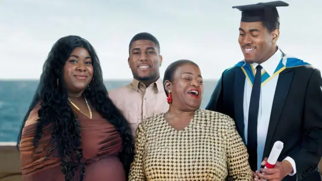 Oge Onwuachu con su familia 