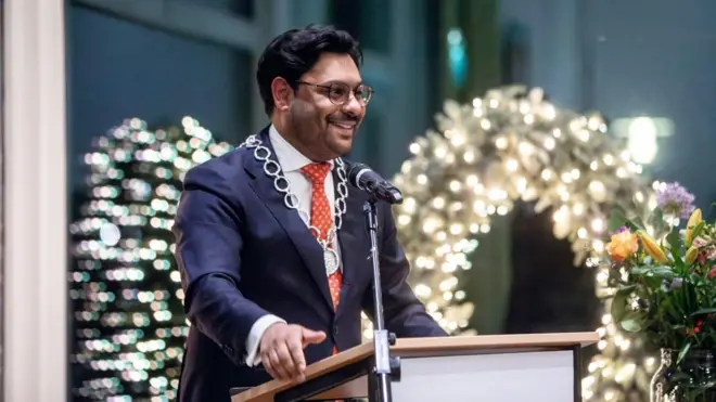 "आईला एकदा भेटून सांगायचंय की तुझं मुलं प्रेमात वाढलंय", नेदरलँडचे महापौर मूळ आईच्या शोधात नागपुरात