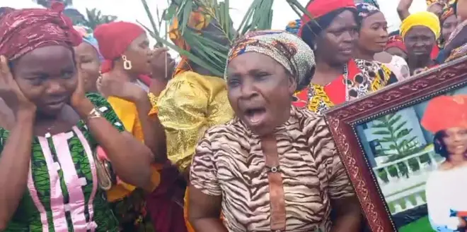 Ụmụnwaanyị Umuneze emeela ngagharịiwe maka ndị okorobịa a sị wakporo otu agadị nwaanyị ma bepụ akụkụ ahụ n'obodo ha.