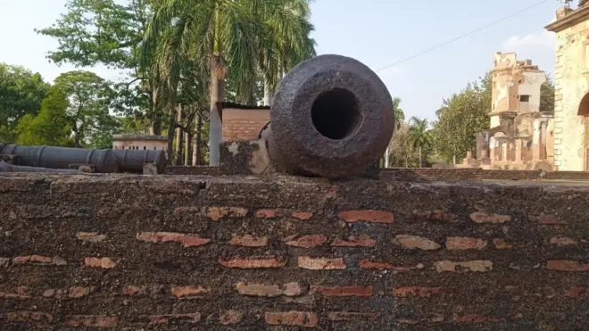 लखनऊ रेज़ीडेंसी में लगी अंग्रेज़ों की तोप