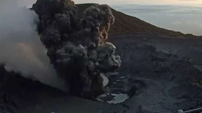 vulkan poas izbacio oblake pepela tri kilometara iznad Kostarike