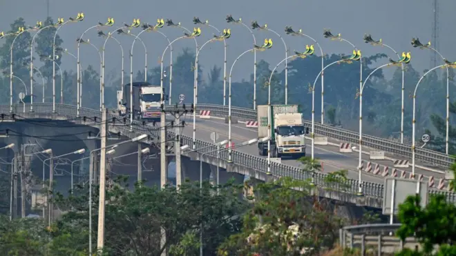 ၂၀၂၄ ခုနှစ် ဧပြီတုန်းက မြဝတီ - မဲဆောက် အမှတ် ၂ ချစ်ကြည်ရေးတံတားကို ထိုင်းနိုင်ငံဘက်ခြမ်းကတွေ့ရစဉ် 