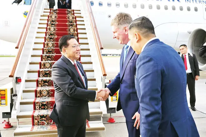 သမ္မတရာထူးယူပြီး ပထမဆုံးရုရှားခရီးစဉ်အဖြစ် ရုရှားနိုင်ငံ၊ မော်စကိုမြို့ကို ရောက်လာတဲ့ ဦးမင်းအောင်လှိုင်