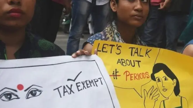 જીએસટીમાં સેનિટરી નેપકિનના સમાવેશ બાદ વિરોધ કરતી મહિલાઓ