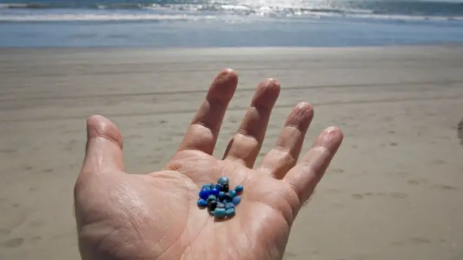 Les llaman "lágrimas de sirena" o "nurdles".