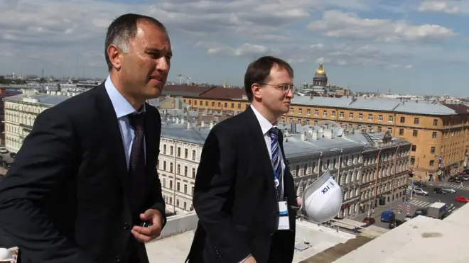 Оганесян (слева) курировал еще ряд строительных проектов в Санкт-петербурге (на фто - с министром культуры Владимиром Мединским в ходе реконструкции Большого драматического театра)