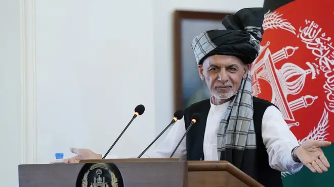 ولسمشر غني یکشنبه ارګ کې د کوچیانو مشرانو ته وینا کوله