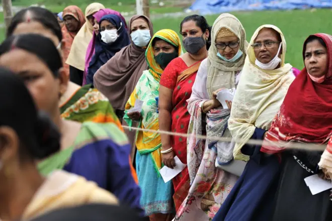 স্থানীয় নির্বাচনে ভোটারের লাইন, কুমিল্লা, ১৫/০৬/২০২২