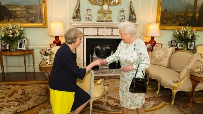 นางเทเรซา เมย์ เป็นนายกรัฐมนตรีหญิงคนที่สองของอังกฤษ