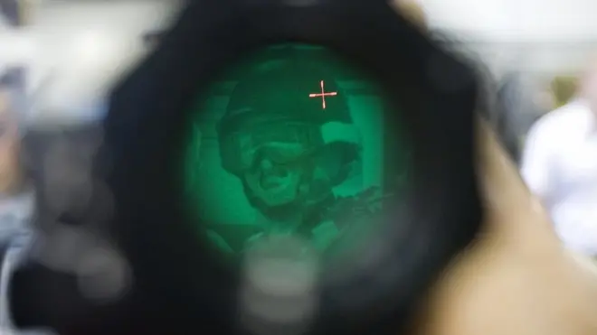 دوربین دید در شب در نمایشگاهی در تل آویو