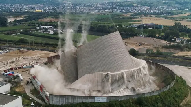 Ўтган август ойида Кобленз шаҳри яқинидаги Мюлҳайм Кейрлиҳ атом станциясининг совитувчи минораси бузиб ташланди