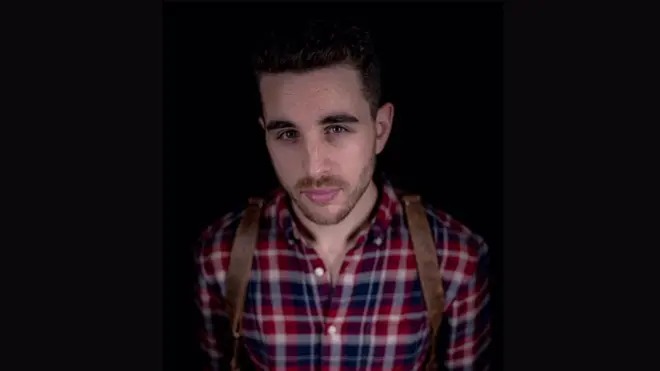 James Livitski, un diseñador gráfico canadiense, dice que los hombres deberían poder hablar sobre sus sentimientos.