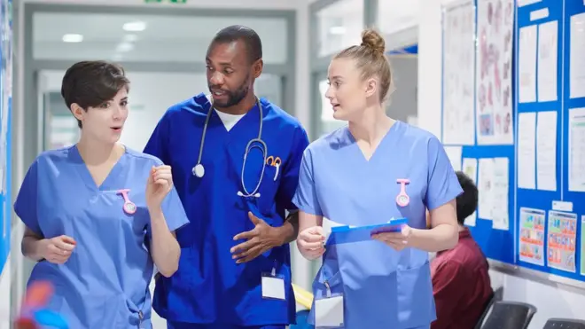 خلص التقرير إلى أنه لا يجب وضع حد أقصى للعمالة ذات الكفاءة العالية مثل الأطباء