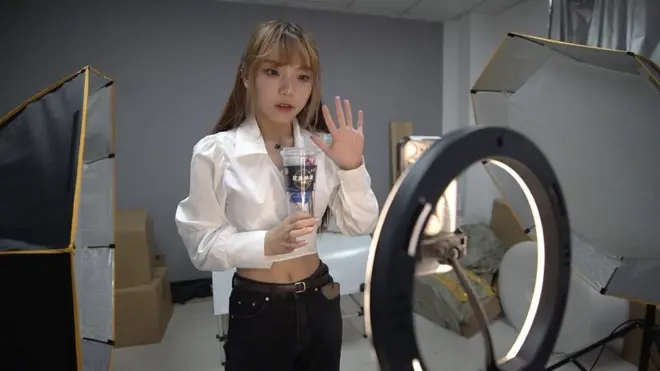 Tinejdžerka želi da postane popularna na internetu