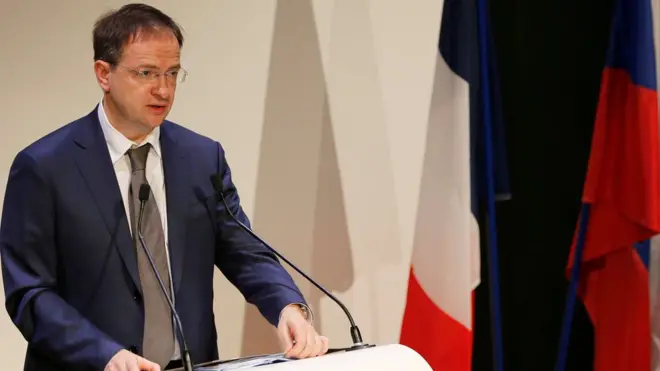 Министр культуры России Владимир Мединский решил ответить Константину Райкину не с высокой трибуны, а личной беседе