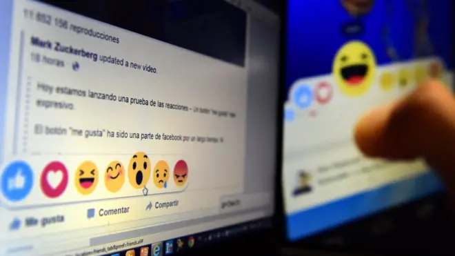 Facebook'ta gülen surat paylaşımı