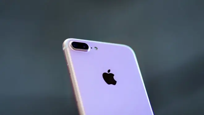 محكمة فلوريدا رأت أنه يجوز إجبار المتهم على الكشف عن كلمة المرور الخاصة بهاتفه من نوع أيفون