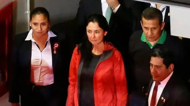 Al conocer la orden, Nadine Heredia y Ollanta Humala se dirigieron al Poder Judicial para ponerse a disposición de las autoridades.