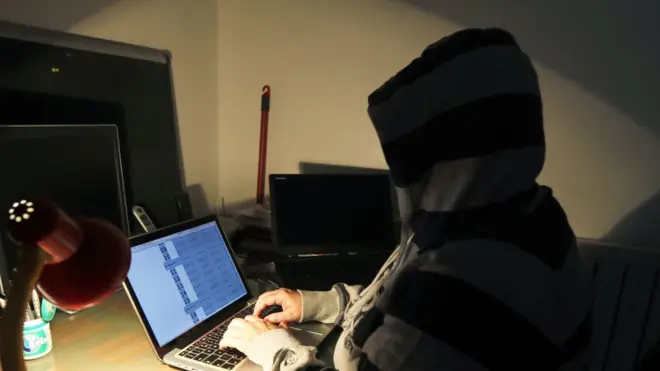 Awalnya cuma mengecek atau mengirim email pada tengah malam, tapi godaan media sosial sering kali membuat kita 'lupa waktu' untuk tidur.