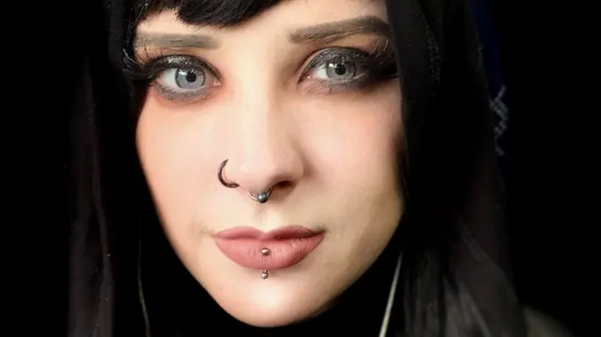 Megan dit qu'elle veut vivre sa vie sans douleurs menstruelles.