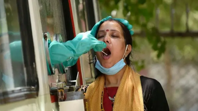 گزشتہ تین روز سے بھارت میں روزانہ 3000 سے زيادہ کورونا کے نئے معاملات سامنے آرہے ہیں