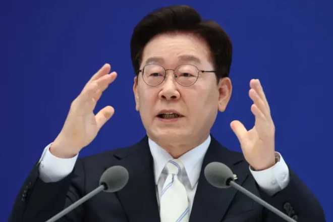 이재명 대통령이 "지역이 주도하는 한국형 AI 산업혁명을 반드시 완수하겠다"고 밝혔다