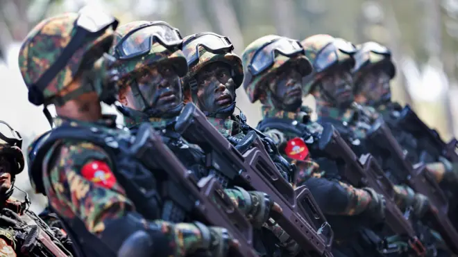 မြန်မာစစ်တပ်ရဲ့ ဆင်ဖြူရှင်စစ်ဆင်ရေးလေ့ကျင့်ခန်း (ပုံဟောင်း)