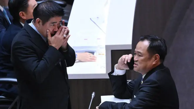 ร.อ.ธรรมนัส พรหมเผ่า กับ อนุทิน ชาญวีรกูล วันประชุมรัฐสภาเพื่อลงมติเลือกนายกฯ คนที่ 32 เมื่อ 5 ก.ย.