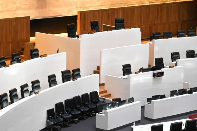 ไม่มี รมต. ในรัฐบาล “อนุทิน 1” มาชี้แจงข้อซักถามหรือข้อสังเกตของ สส. แต่อย่างใด แต่มี สส. ภูมิใจไทยยืนยันว่าจะนำข้อมูลส่งถึงรัฐบาล 