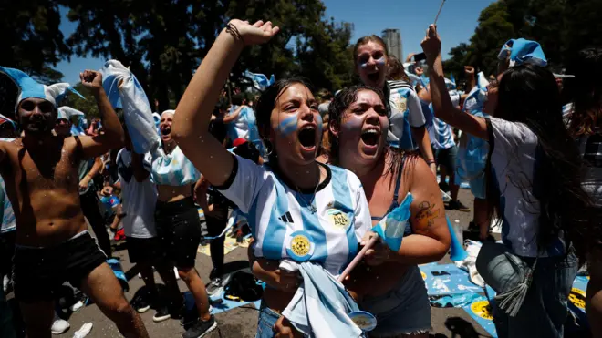 argentina, argentinski fudbalski navijači, argentinske navijačice