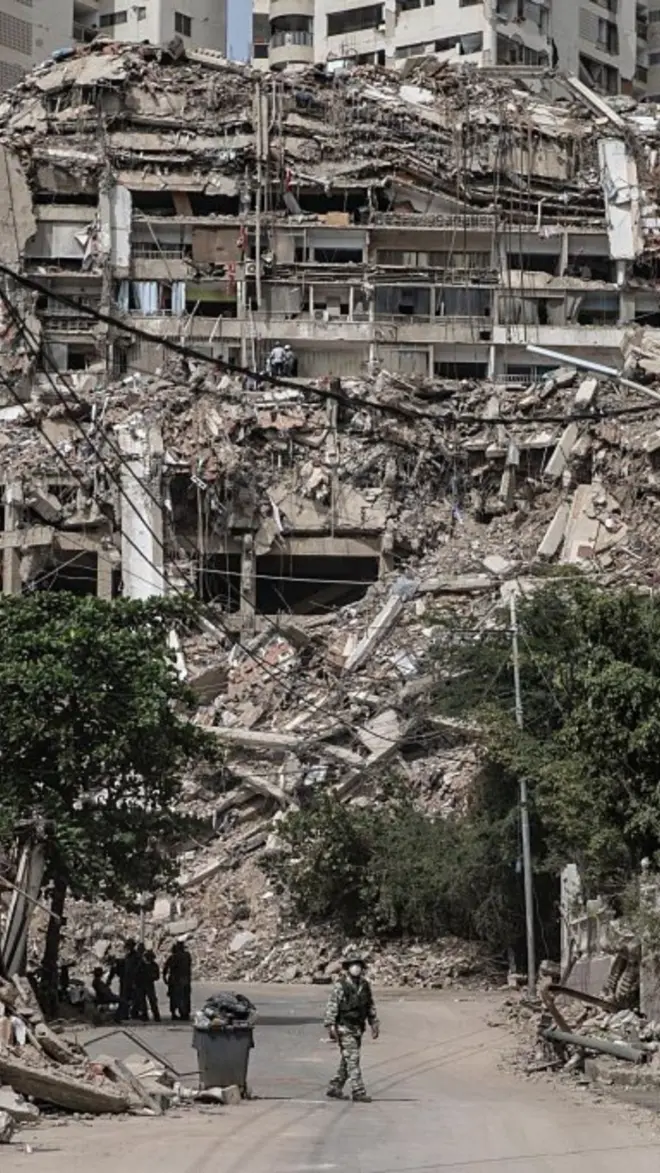 La fachada colapsada de un edificio en Venezuela
