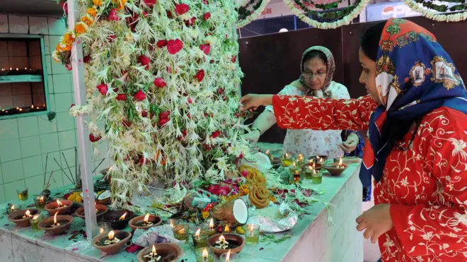 پارسی اپنی مذہبی روایتوں میں بہت رچے بسے ہیں