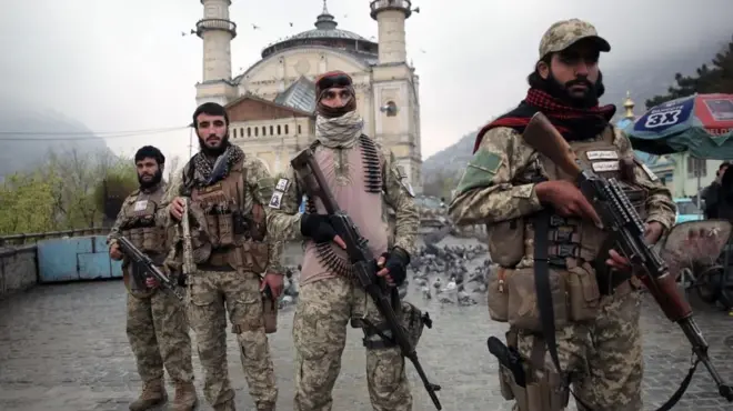 Khilaafka labada dhinac ayaa soo noqnoqday