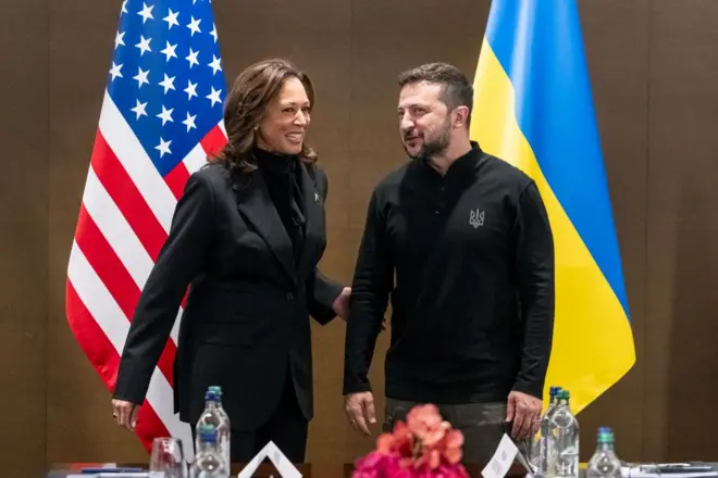 Kamala Harris, Ukrayna'da Barış Zirvesi'nde, Ukrayna lideri Volodimir Zelenskiy ile 