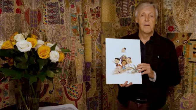 Пол Маккартни показывает на Youtube, как выглядит новая книжка