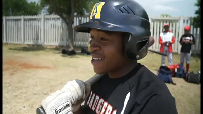 アフリカで育つ未来の野球スター
