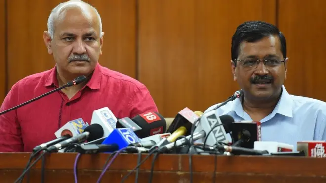दिल्ली के उपमुख्यमंत्री मनीष सिसोदिया और मुख्यमंत्री अरविंद केजरीवाल